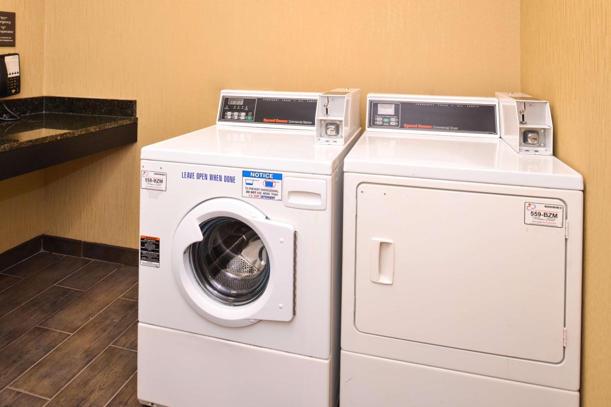 טולדו Comfort Inn & Suites מראה חיצוני תמונה